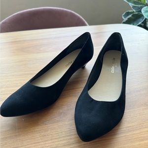 Light Black Suede Flats with short heels, size 7.5